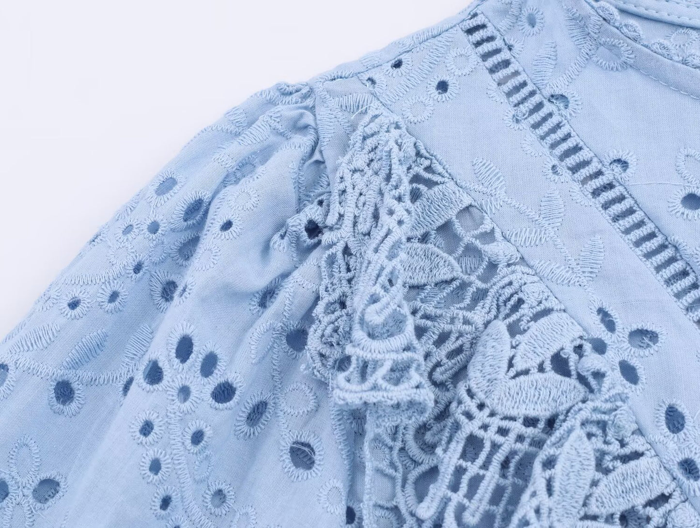 Blouse Brodée à Volants