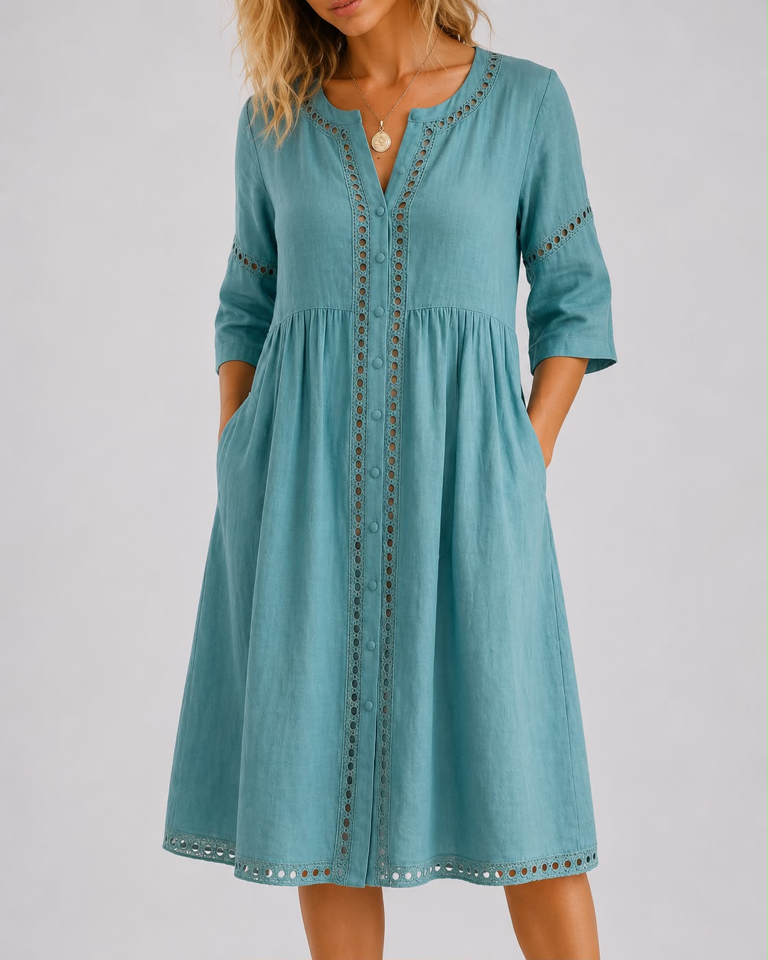 Robe Courte Fluide avec Détails Brodés