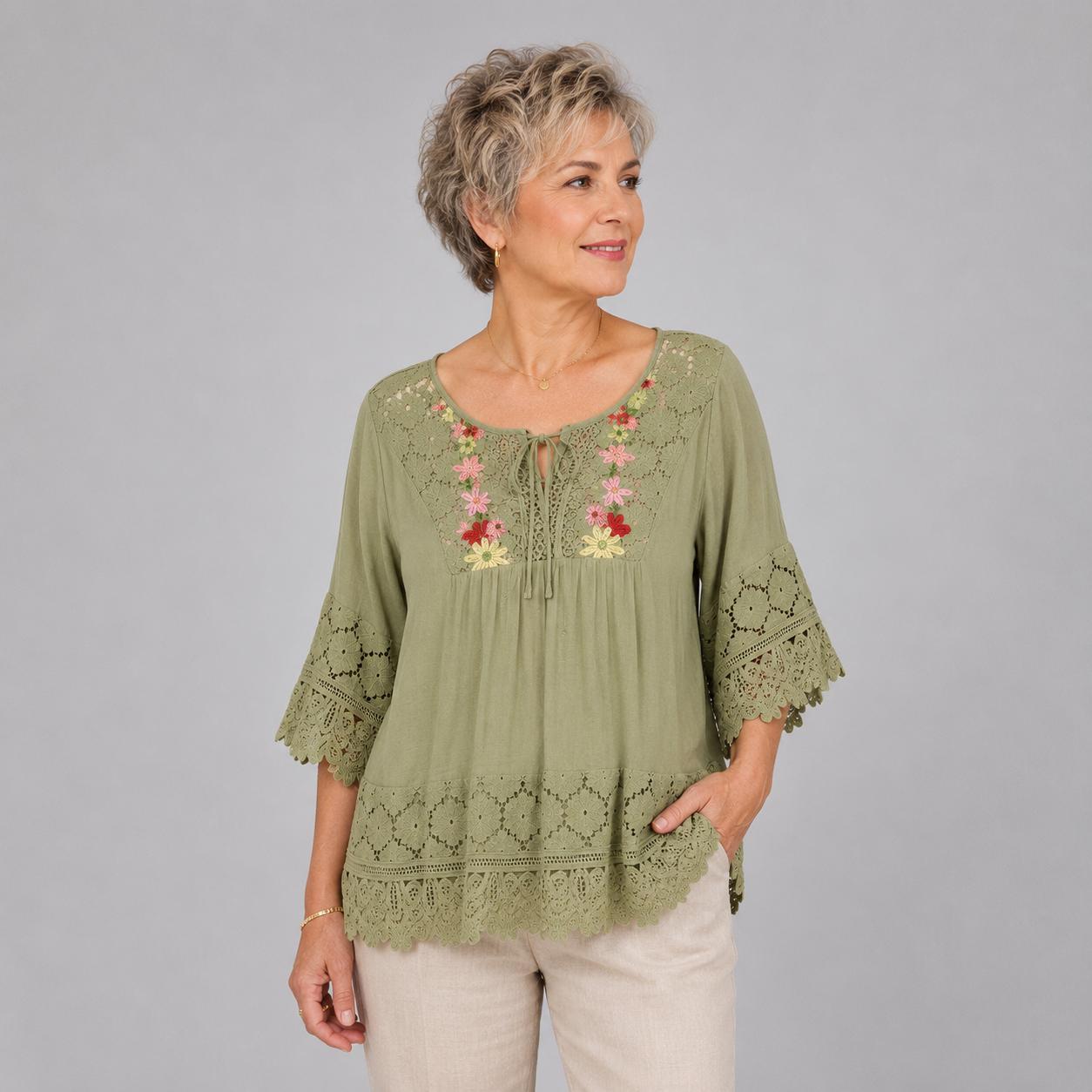 Blouse Brodée en Dentelle à Col Rond