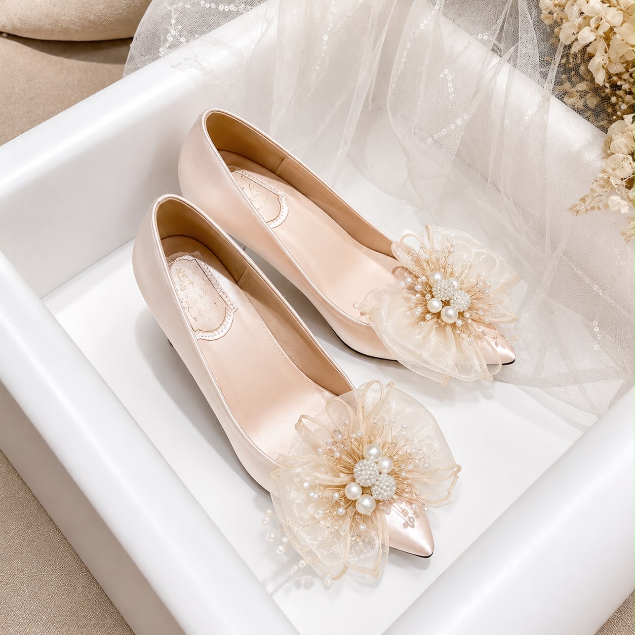 Ballerines Élégantes à Bout Pointu avec Fleur Ornementale