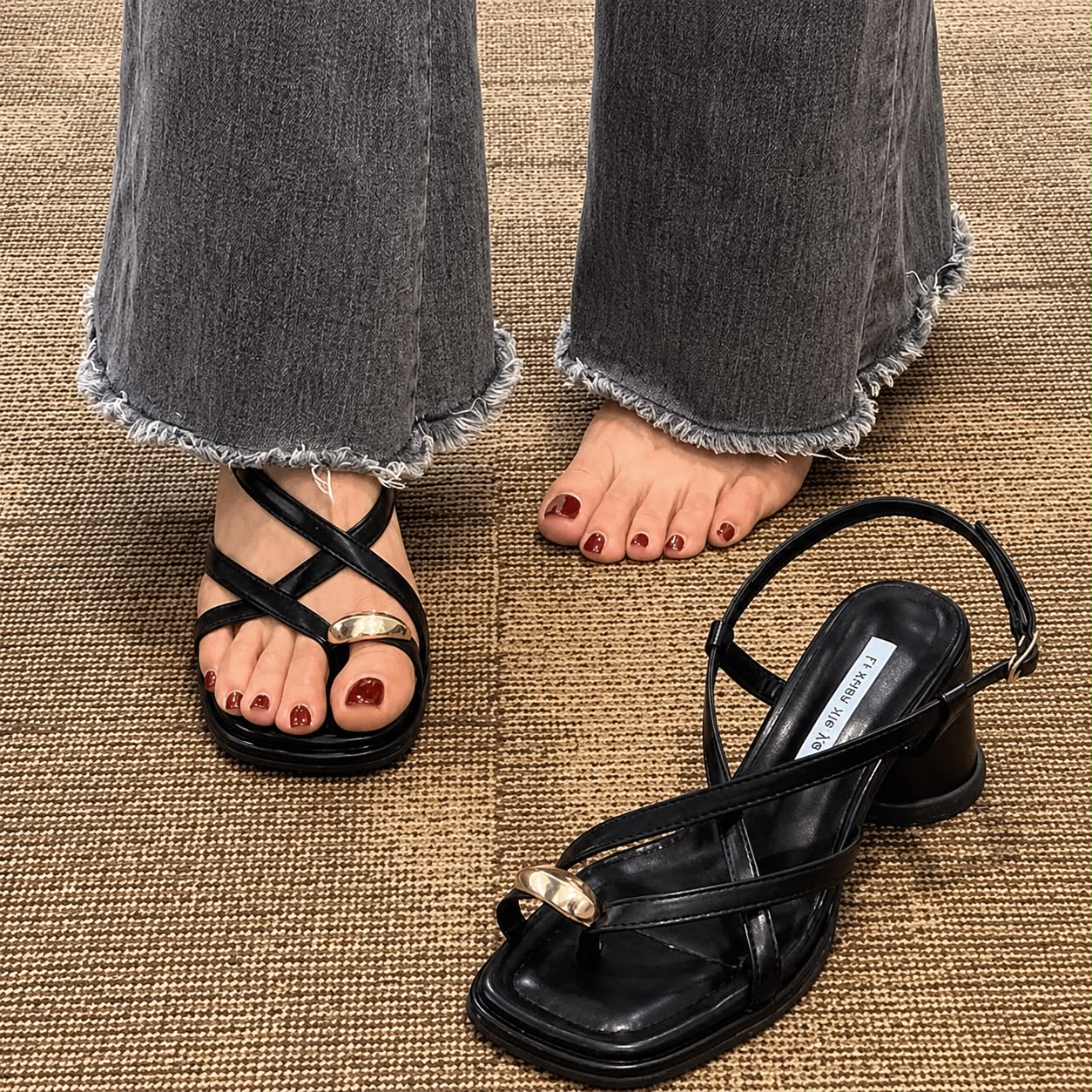 Sandales Chic à Talon Carré et Brides Croisées