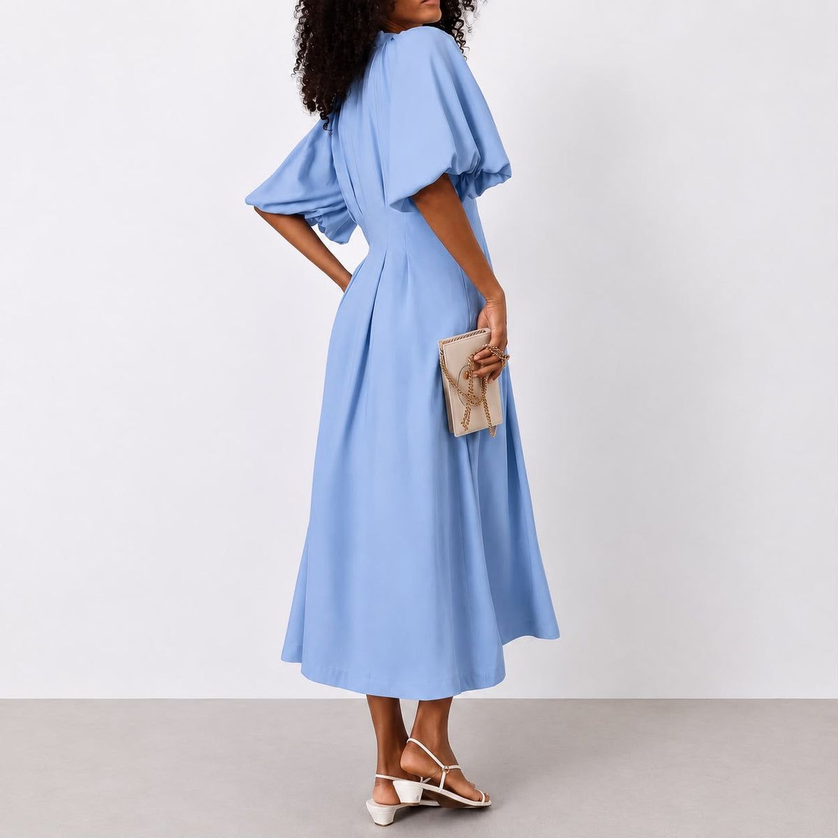 Robe Midi Élégante à Manches Bouffantes et Boutonnage Frontal
