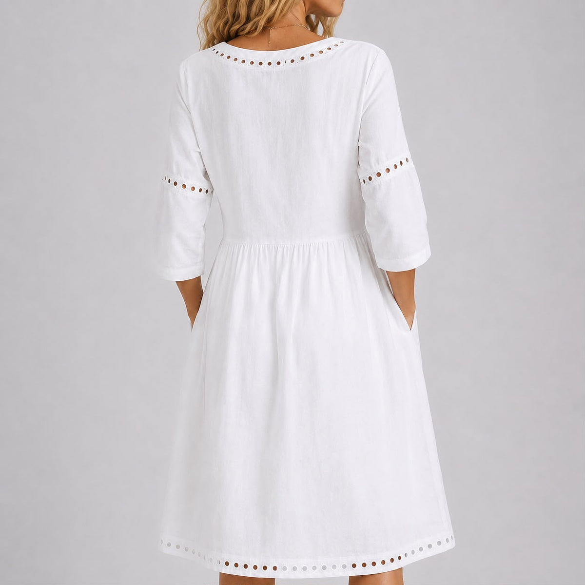 Robe Courte Fluide avec Détails Brodés