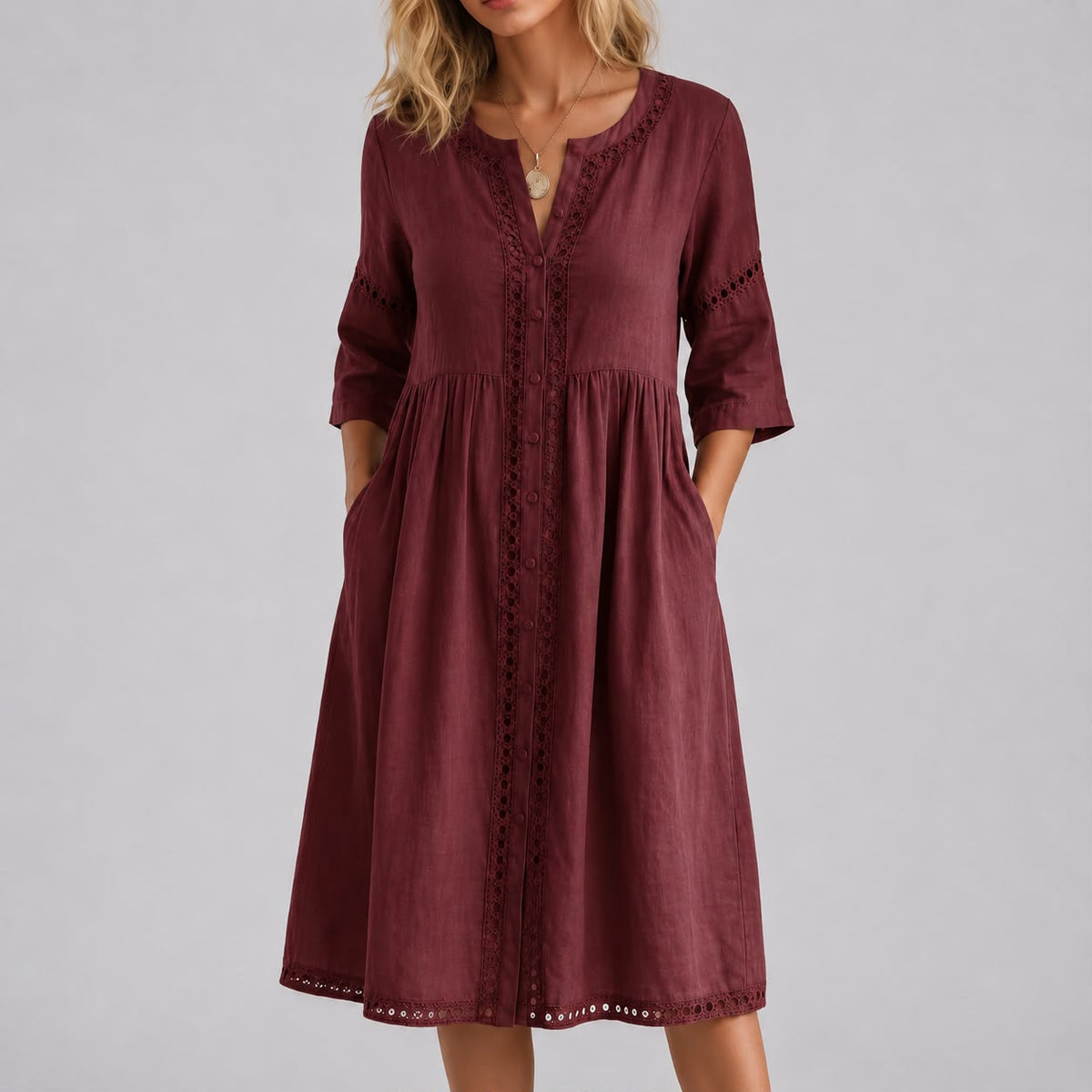 Robe Courte Fluide avec Détails Brodés