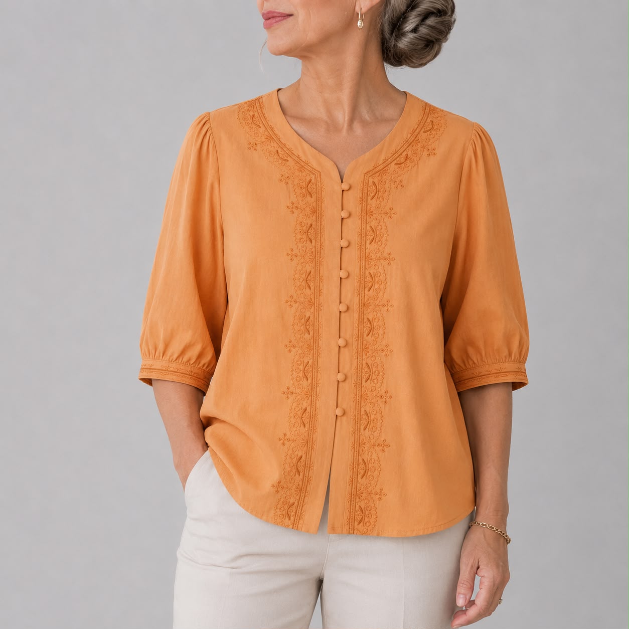 Blouse Brodée à Col V