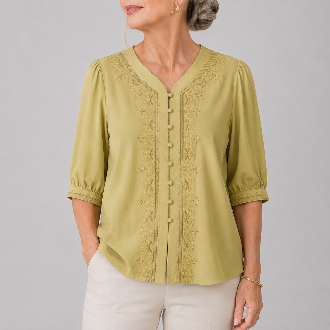 Blouse Brodée à Col V