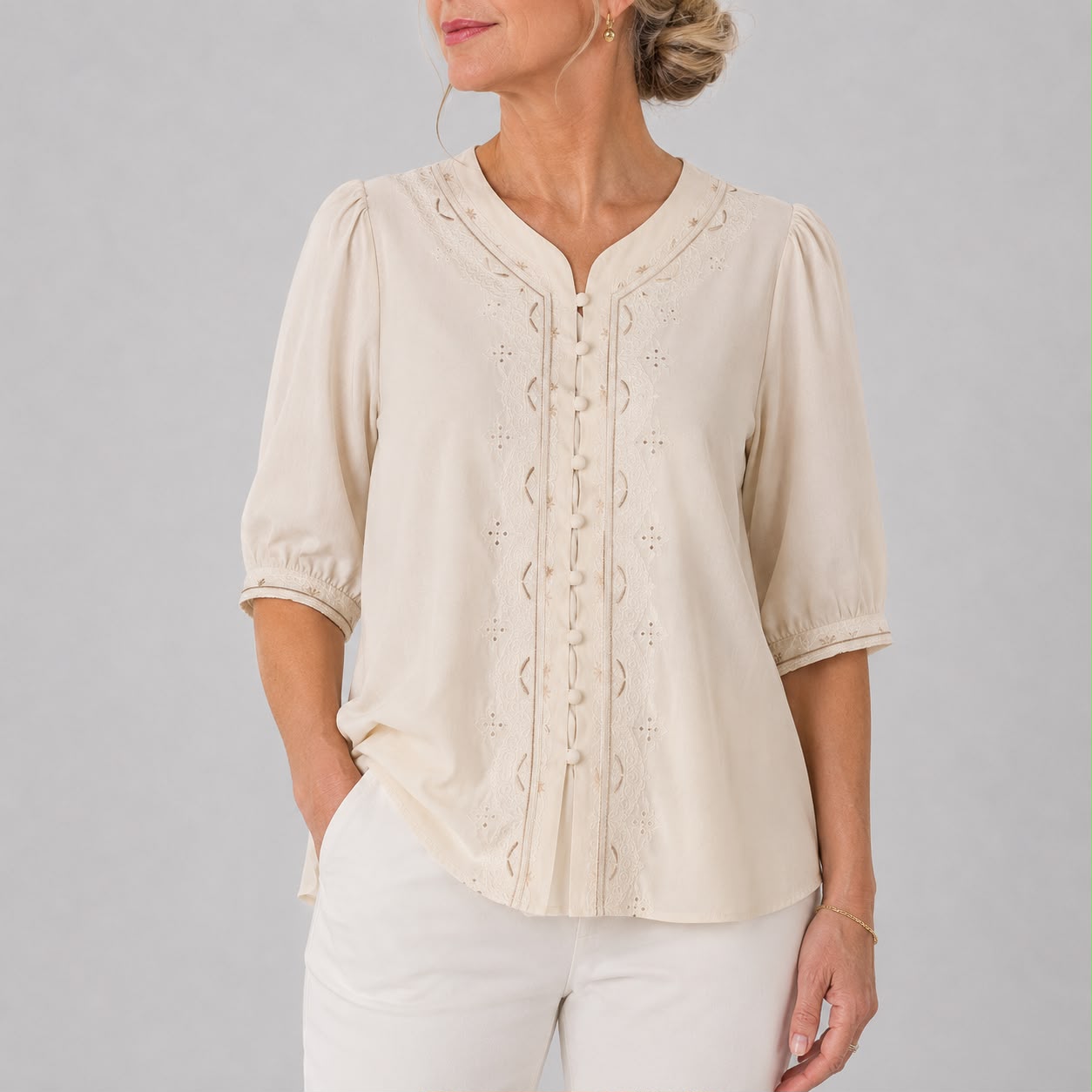 Blouse Brodée à Col V