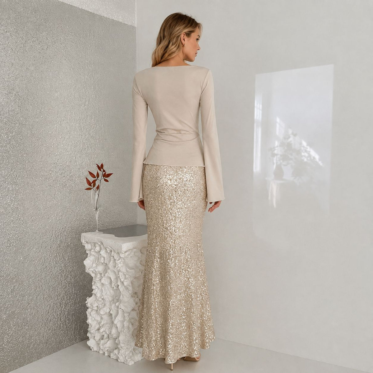 Ensemble Chic à Jupe Pailletée et Haut Drapé